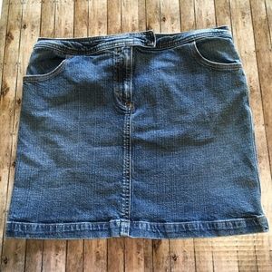 J Crew blue jean skirt in size 8 EUC